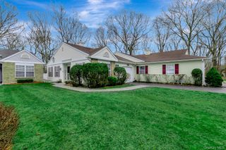 7 Possum Path, Coram, NY 11727