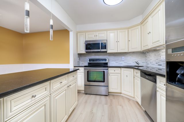 22 Radio Place APT 10, Stamford, CT 06906