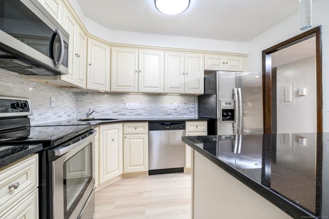 22 Radio Place APT 10, Stamford, CT 06906