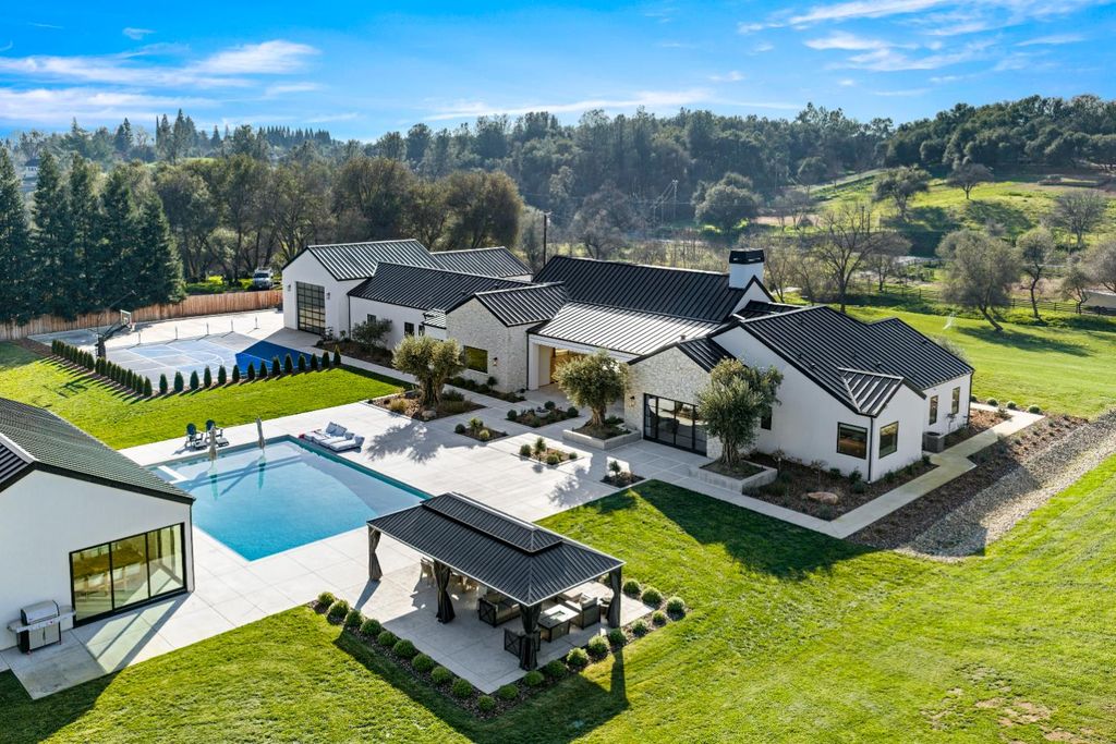 2735 Rattlesnake Rd, Newcastle, CA 95658