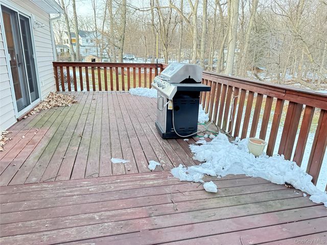 9 Glen Rose Court, West Nyack, NY 10994