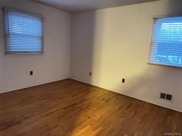 9 Glen Rose Court, West Nyack, NY 10994