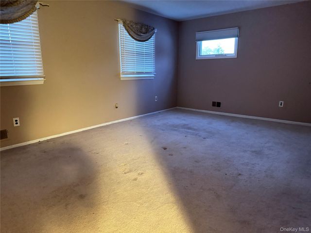 9 Glen Rose Court, West Nyack, NY 10994