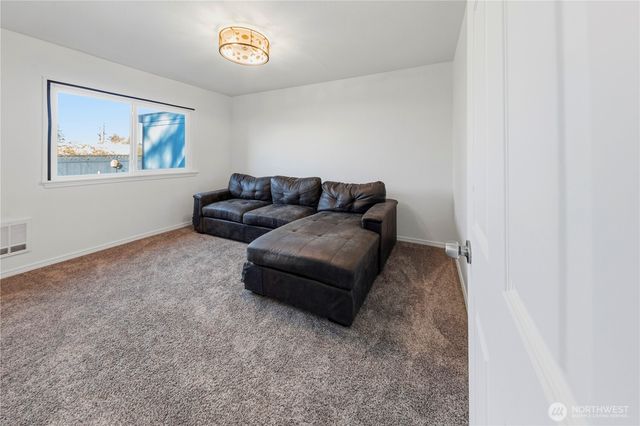 6505 Stewart Avenue E, Puyallup, WA 98371