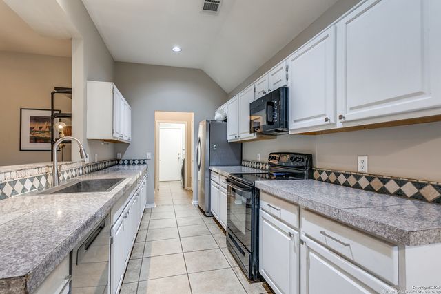 3011 Fall Crest Dr., San Antonio, TX 78247