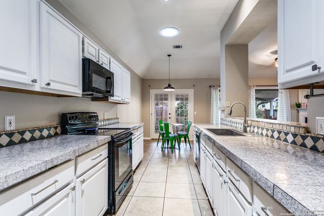 3011 Fall Crest Dr., San Antonio, TX 78247