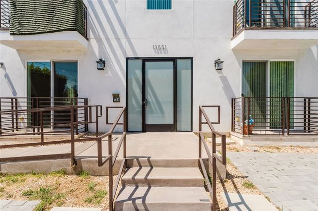 13551 Burbank Boulevard 1, Burbank, CA 91401