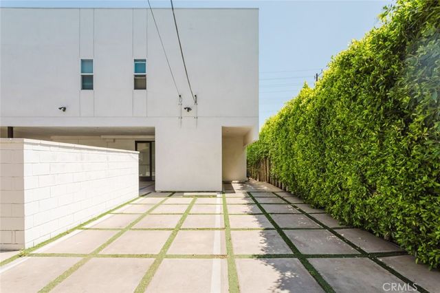 13551 Burbank Boulevard 1, Burbank, CA 91401