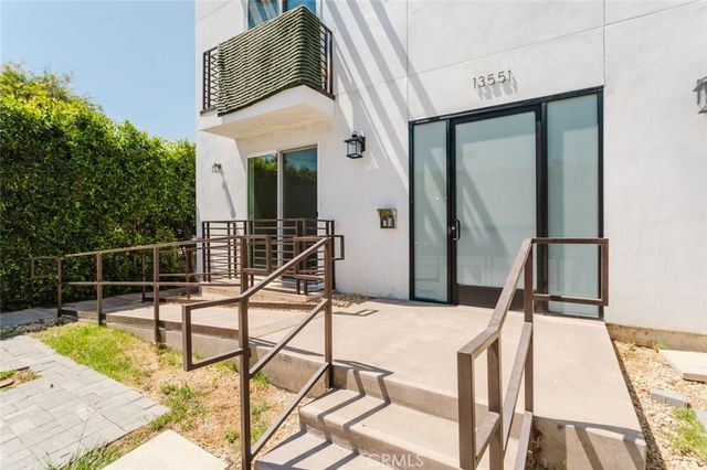 13551 Burbank Boulevard 1, Burbank, CA 91401