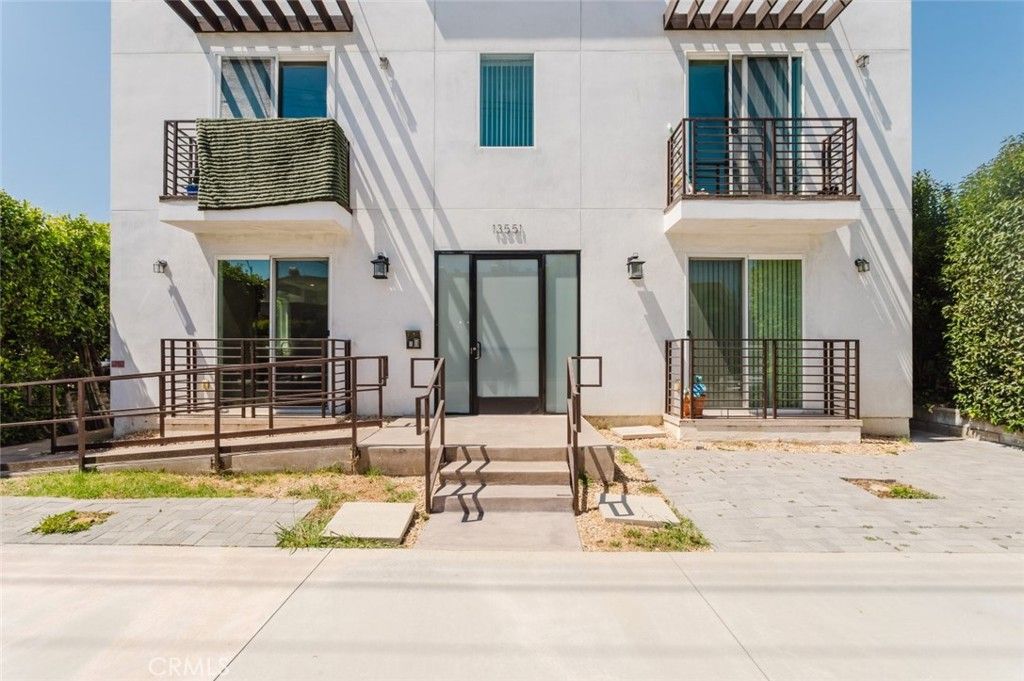 13551 Burbank Boulevard 1, Burbank, CA 91401