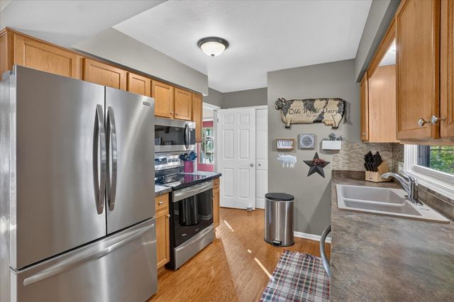2009 Darby Drive, Lansing City, MI 48906