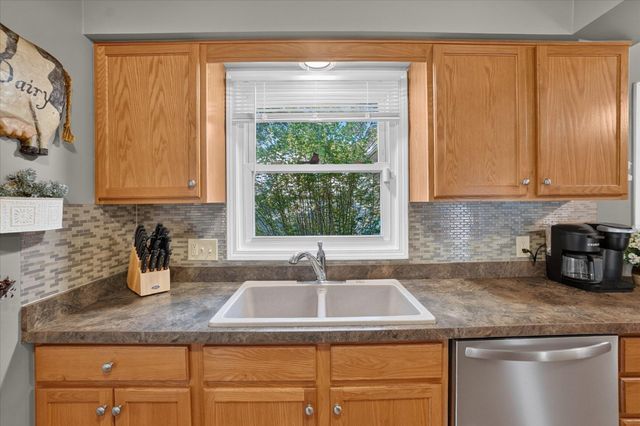 2009 Darby Drive, Lansing City, MI 48906