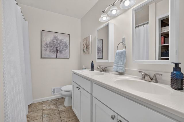 2009 Darby Drive, Lansing City, MI 48906