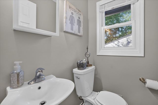 2009 Darby Drive, Lansing City, MI 48906