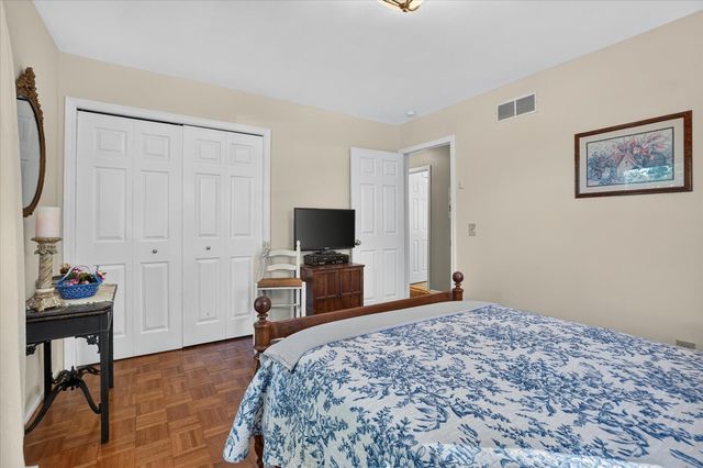2009 Darby Drive, Lansing City, MI 48906