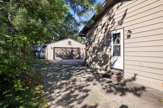 2009 Darby Drive, Lansing City, MI 48906