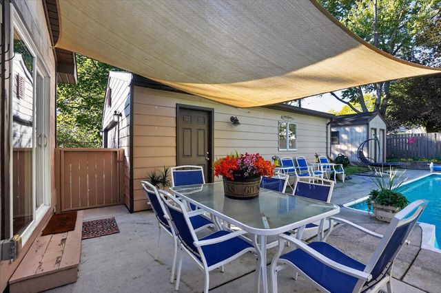 2009 Darby Drive, Lansing City, MI 48906