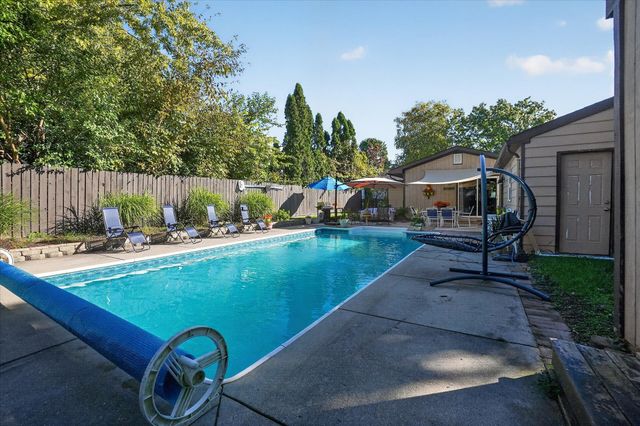 2009 Darby Drive, Lansing City, MI 48906