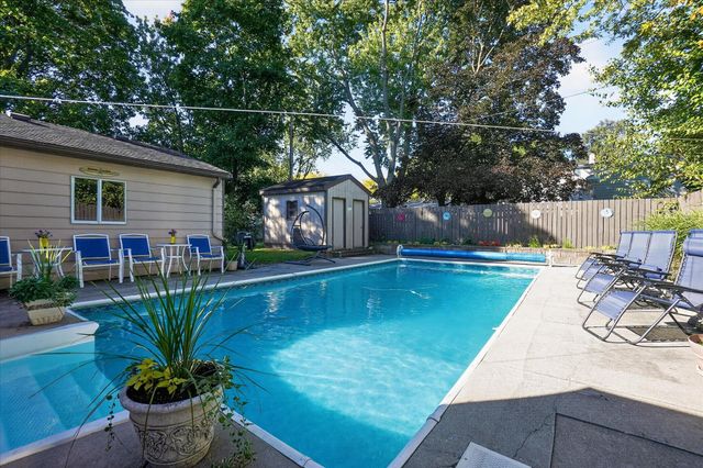 2009 Darby Drive, Lansing City, MI 48906