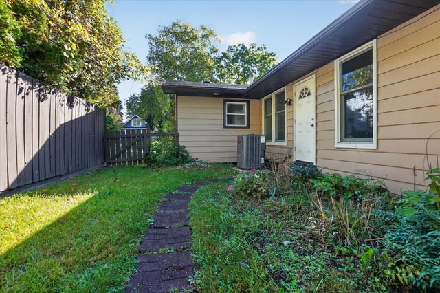 2009 Darby Drive, Lansing City, MI 48906