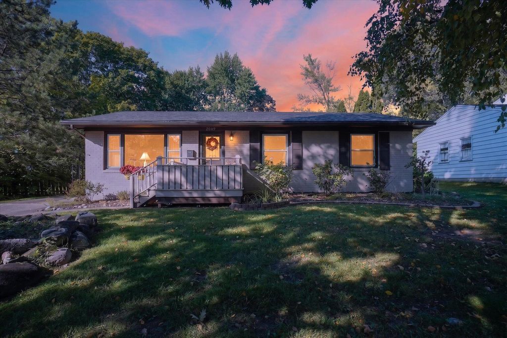 2009 Darby Drive, Lansing City, MI 48906