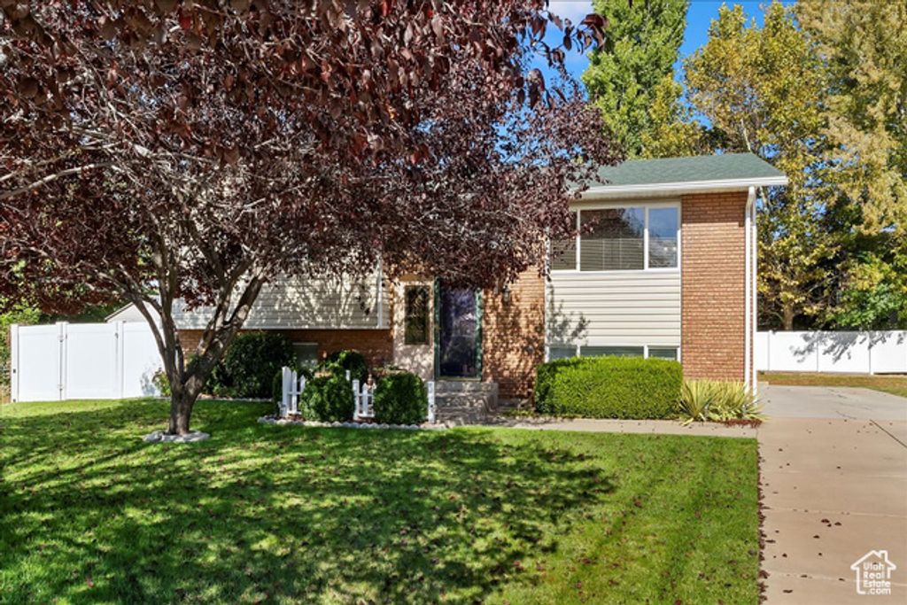 984 N 1100 W, Clinton, UT 84015