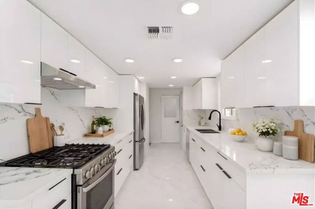2522 Armacost Avenue, Los Angeles, CA 90064