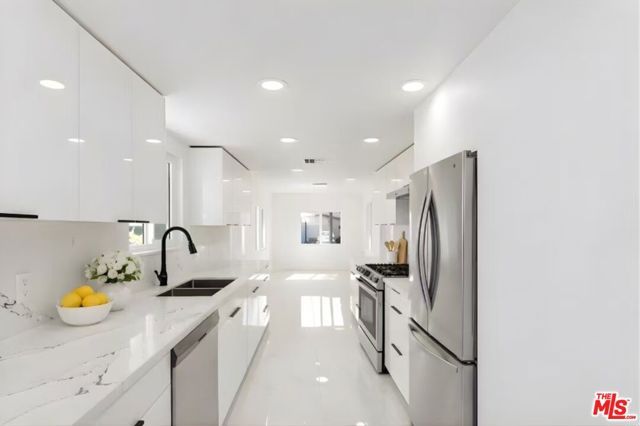 2522 Armacost Avenue, Los Angeles, CA 90064