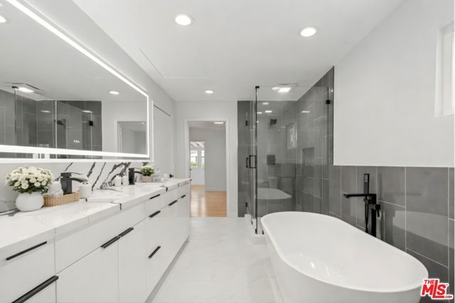 2522 Armacost Avenue, Los Angeles, CA 90064