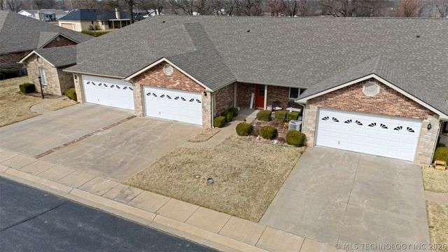 607 St Andrews Circle, Grove, OK 74344