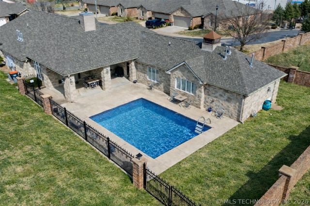 607 St Andrews Circle, Grove, OK 74344