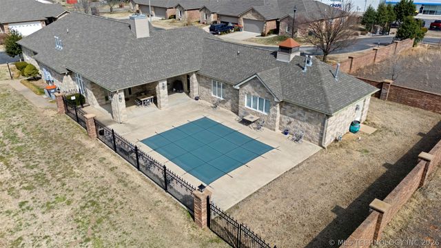 607 St Andrews Circle, Grove, OK 74344