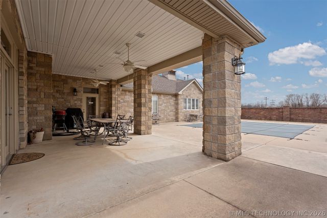 607 St Andrews Circle, Grove, OK 74344