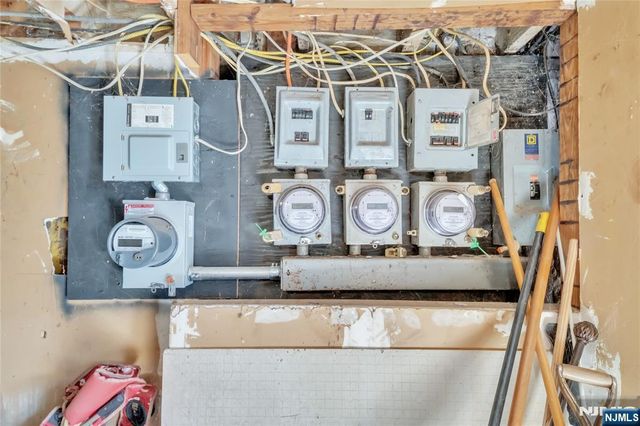 61 Victoria Avenue, Newark, NJ 07104