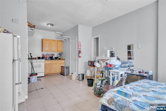 61 Victoria Avenue, Newark, NJ 07104