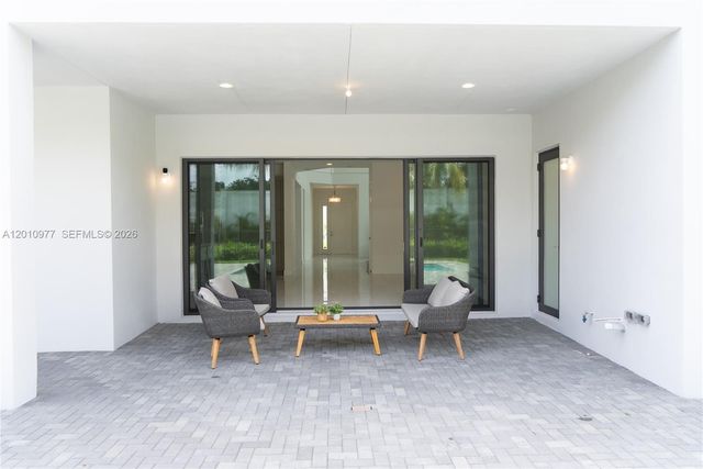 8151 Laurel Falls Dr, Boca Raton, FL 33496