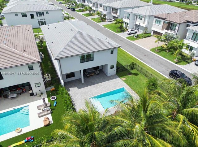 8151 Laurel Falls Dr, Boca Raton, FL 33496