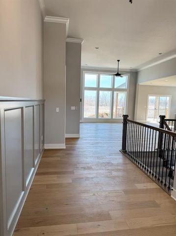 8162 Valley Road, Lenexa, KS 66220