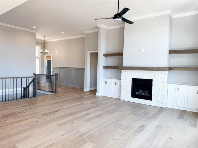 8162 Valley Road, Lenexa, KS 66220