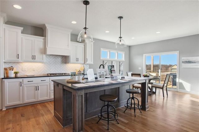 8162 Valley Road, Lenexa, KS 66220