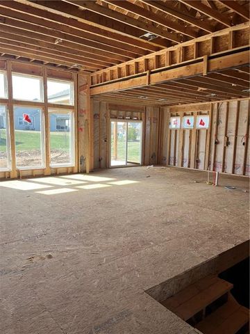 8162 Valley Road, Lenexa, KS 66220