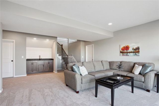 8162 Valley Road, Lenexa, KS 66220