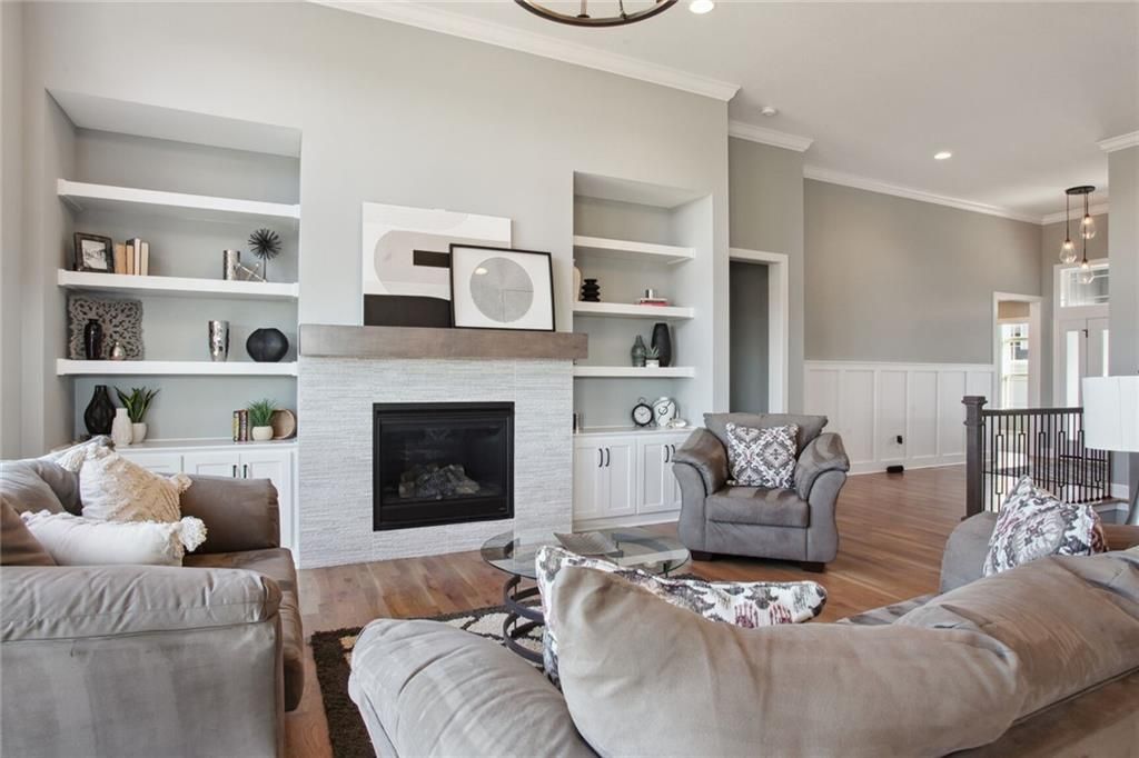 8162 Valley Road, Lenexa, KS 66220