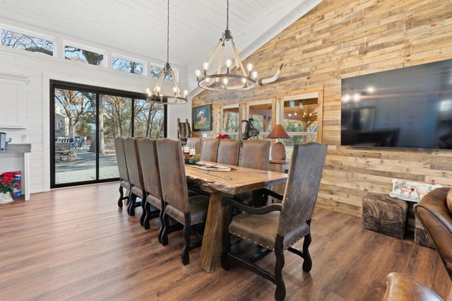 1512 E Henderson Street, Cleburne, TX 76031