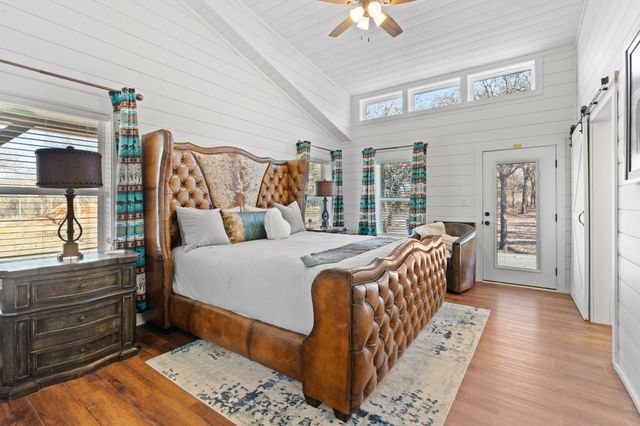 1512 E Henderson Street, Cleburne, TX 76031