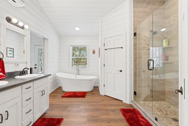 1512 E Henderson Street, Cleburne, TX 76031