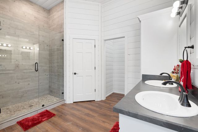 1512 E Henderson Street, Cleburne, TX 76031