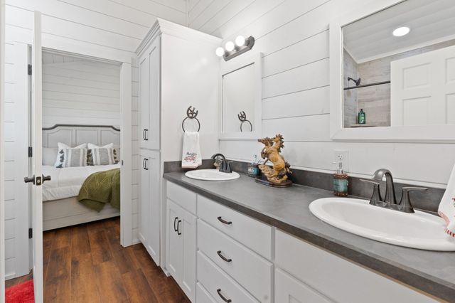 1512 E Henderson Street, Cleburne, TX 76031