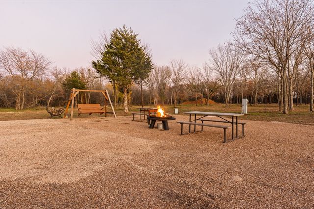 1512 E Henderson Street, Cleburne, TX 76031