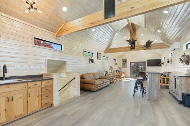 1512 E Henderson Street, Cleburne, TX 76031